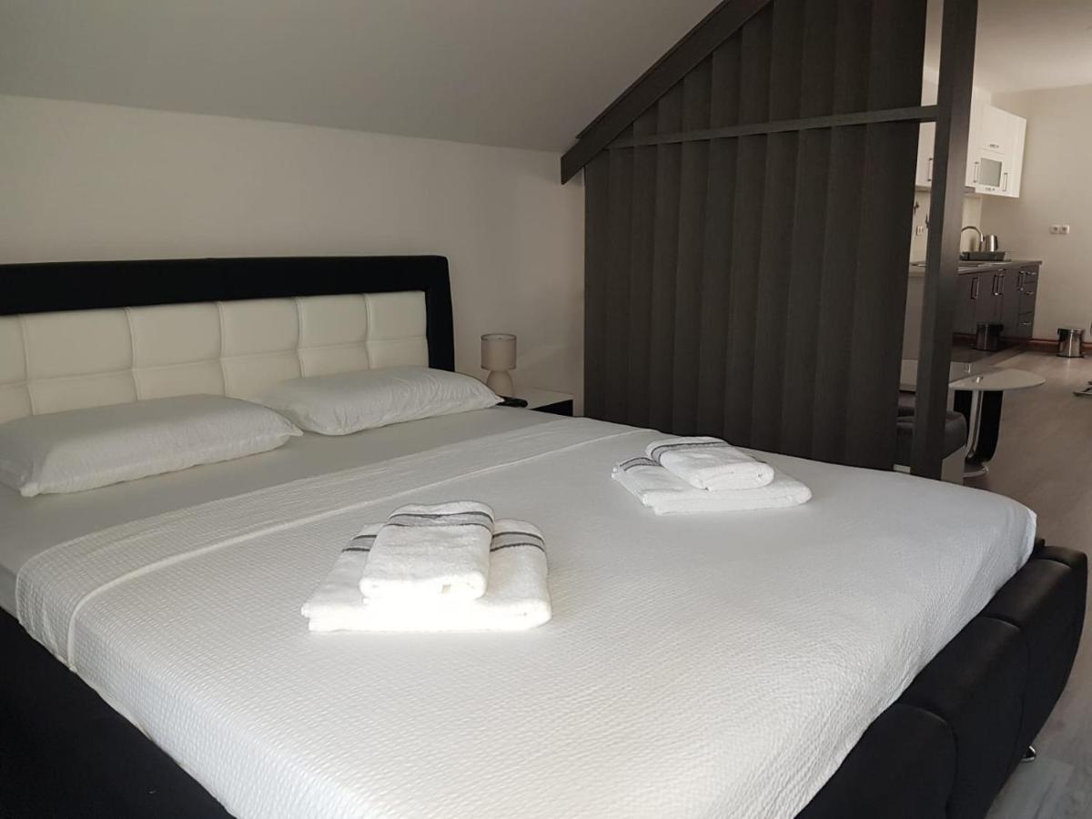 Apartmani Brigita Korenica Exteriér fotografie