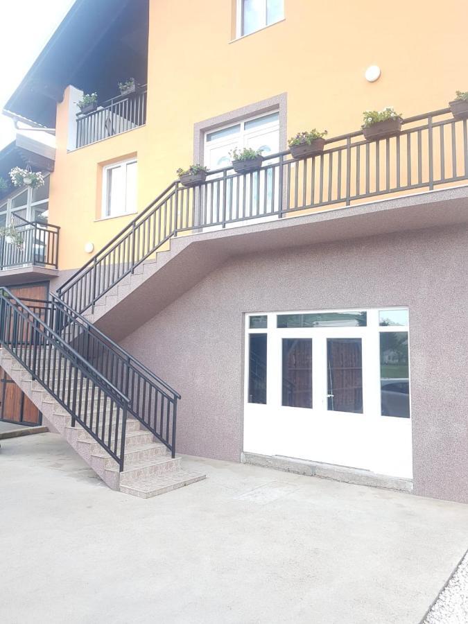 Apartmani Brigita Korenica Exteriér fotografie